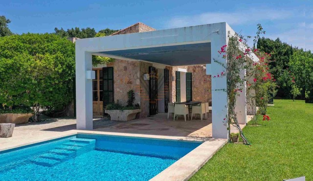 Private retreat with pool near the sea in Son Servera