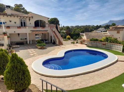 Private/separate floor apartment in a villa near beach in Benissa