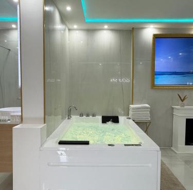 Private suite with jacuzzi sauna and garden in Herblay