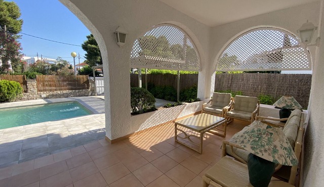 R5 Five-bedroom villa for rent in Comaruga, Costa Dorada in El Vendrell