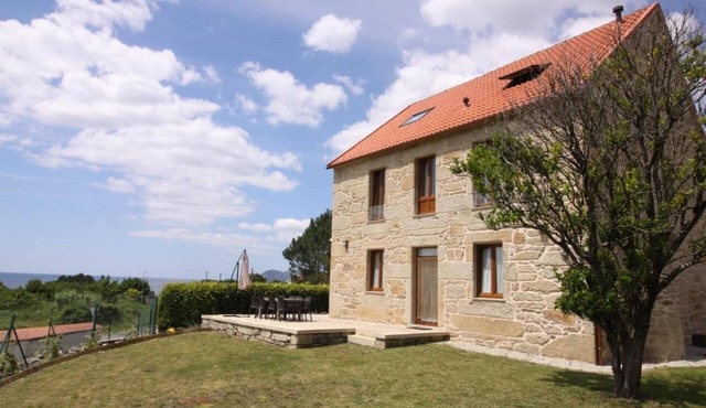 Renoviertes Steinhaus 5 Minuten vom Strand für Familien und Freunde in Tal de Abaixo
