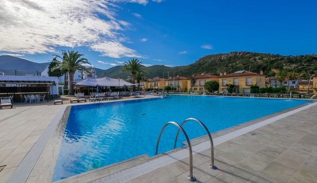 Rescator Resort 103 - Two Bedroom Apartment, Sleeps 6 in Roses