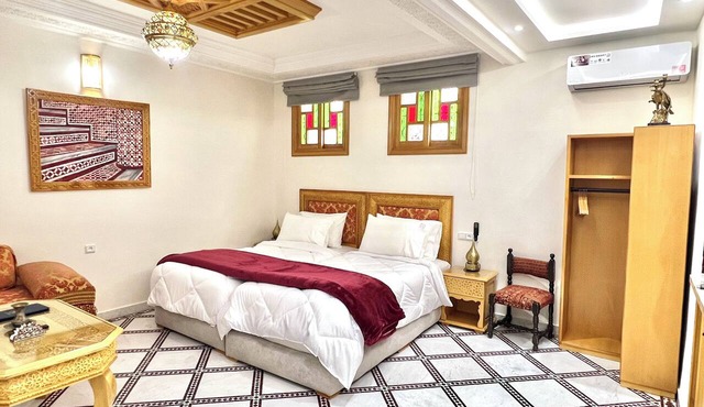 Riad Dar Bouzoubaa Rooftop Apartment with Views of the Medina, Fes