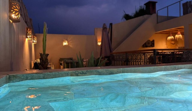 Riad E&J privatif, Marrakech Médina, 5 ch climatisées, piscine chauffée, PDJ offerts