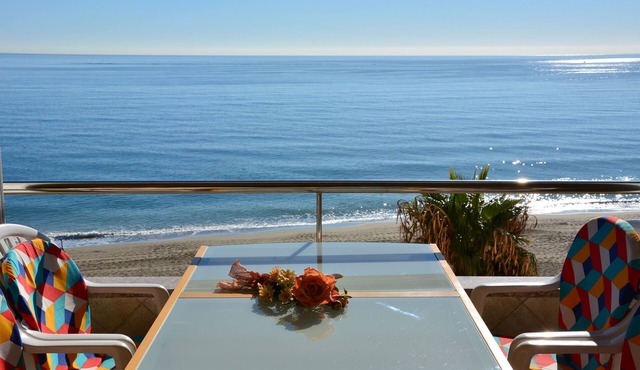 Roca Bajondillo magnificent sea views, two bedrooms, parking, free wifi in Torremolinos