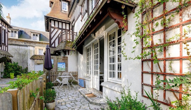 Romantic Escape in Normandy in Isigny-sur-Mer
