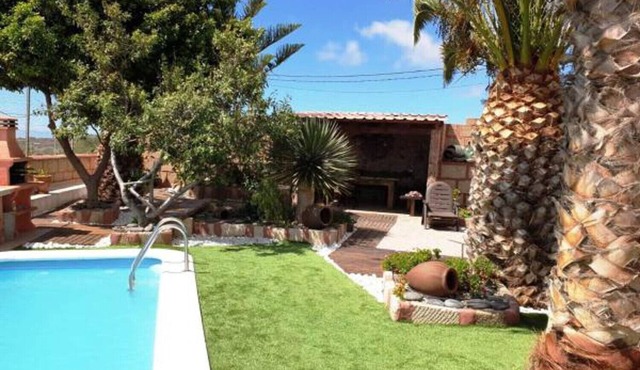 Romantic, historic country house with tropical garden in Arico