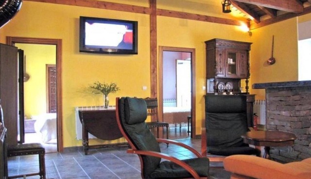 Room 'Habitación Matrimonio' with Mountain View, Shared Terrace and Wi-Fi in ALMAJANO