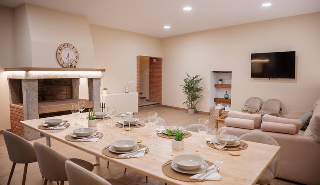 Rural house with fireplace, between the natural park of Monfragüe and Trujillo. in La Aldea del Obispo
