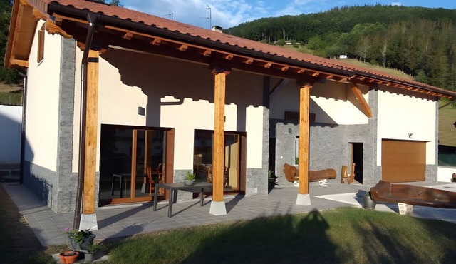 Rural House 'Argixti' with Mountain Views in Sunbilla