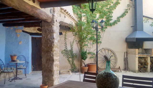 Rural house with barbecue next to Spanish Tuscany, the Matarraña region in La Codoñera