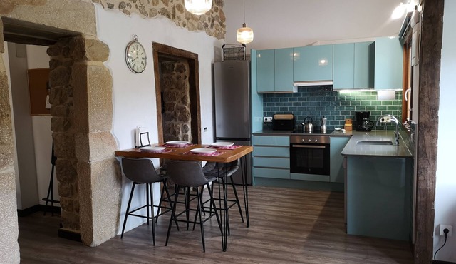 Rustic, spacious apartment in the Valles Pasiegos, with sheep and hens in Lloreda