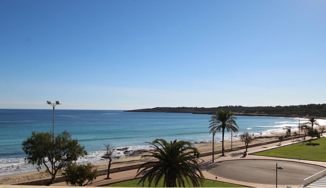 Sa Maniga - sunny modern apartment, 3floors, on the beach up to 3per. WLAN incl. in Cala Millor