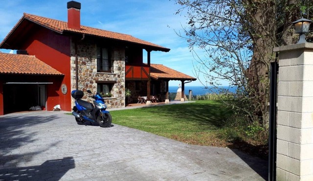 Sea and Mountain "Pet Friendly" EBI00056 in Ispaster