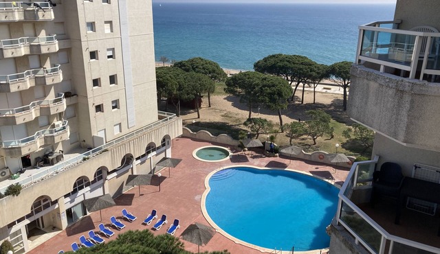 Seafront apartment with balcony in Blanes