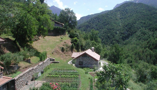 Self catering O Molín de L'Irués y A Ceresera for 4 people in Tella-Sin