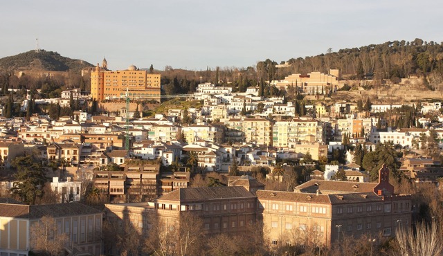 SPACIOUS APARTMENT WITH BEAUTIFUL VIEWS PARKING IN THE CENTER in Granada