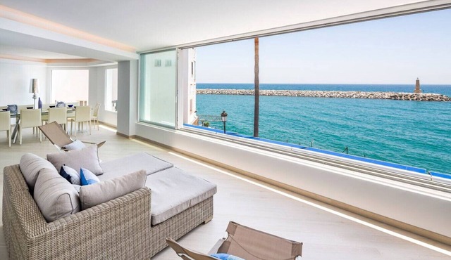 SPECTACULAR PUERTO BANUS MODERN 5 BED APARTMENT in Marbella