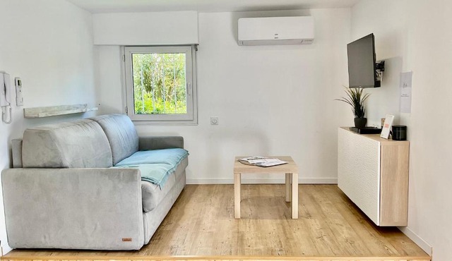 Studio climatisé avec piscine, parking résidence et plages proches in Saint-Raphaël