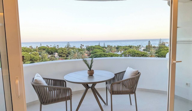 Studio Rosé - South-facing terrace with ocean and pool views - Marbella in Marbella