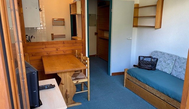 Studio terrace with beautiful view and direct access to all hiking trails; sleeps 4 in Modane