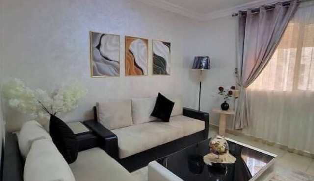Studio with Free Parking
