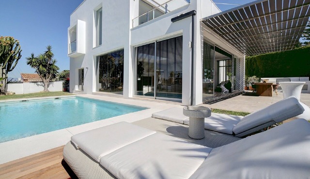 Stunning Contemporary Villa next to Golf Resort in Marbella