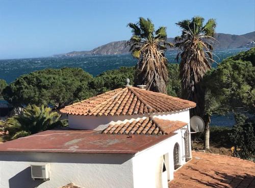Stunning sea views from luxury 4 bed apartment close to beach at Cap Ras in Llança