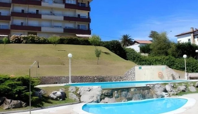 Suances con garaje privado, piscina , pie de playa in Suances