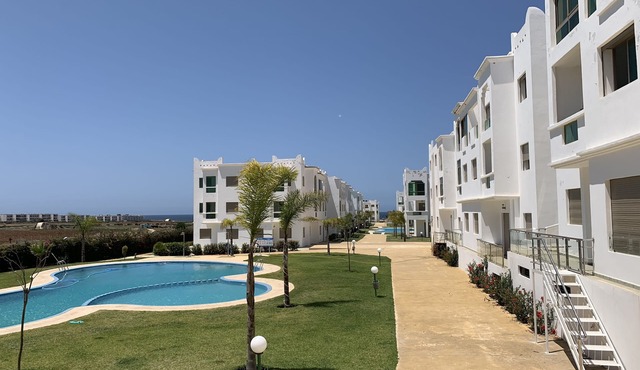 Superb apartment with sea view and swimming pools