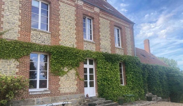 Superbe Maison de Campagne Avec Piscine in Sully