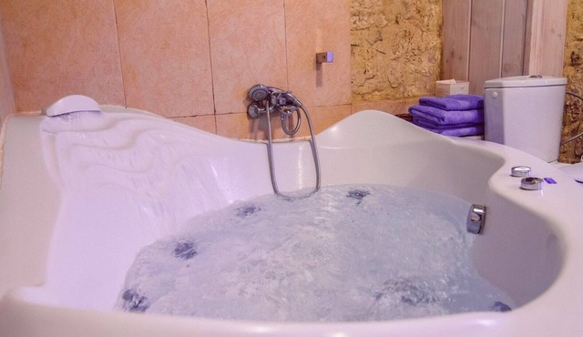 Tejada Apartment with Jacuzzi - Torre San Martín in Merindad de Valdivielso