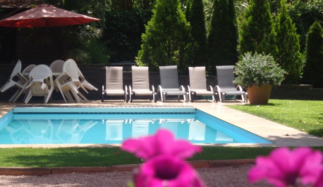 Torrelodones: House with shared garden and pool 25 min from Madrid. Wifi in Torrelodones