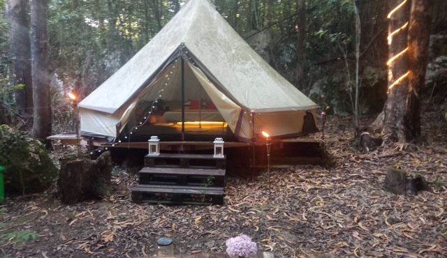 Treehouse in rural forest area, charming Tipi Glamping tent in downtown area in La Iglesia