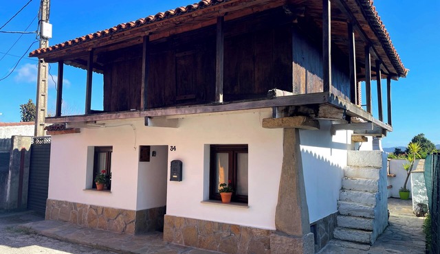 Typical Asturian house.3 km to Salinas Beach in Avilés