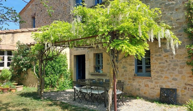 Typical house with garden and pool in Camallera