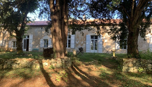 Unique Rural Stay in Feuillade