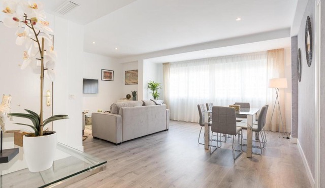 Urbe10 Blasco de Garay 4 Bedroom Apartment in Málaga