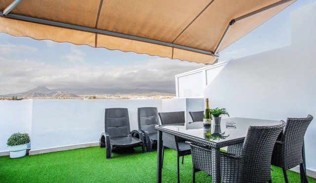 Vacation Apartment 'Precioso Atico Vista Teide' with Mountain View, Wi-Fi and Air Conditioning in Arona