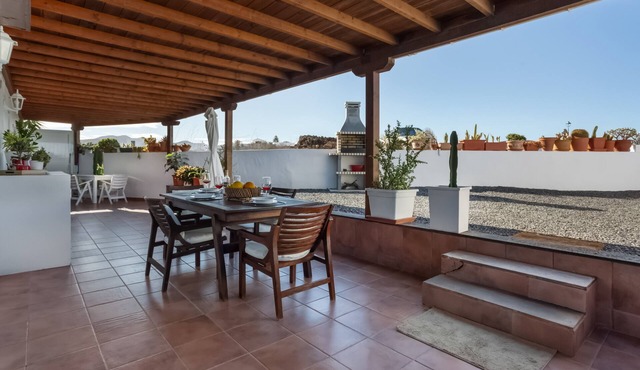 Vacation Home 'Almar' with Sea View, Private Terrace and Wi-Fi in Tinajo