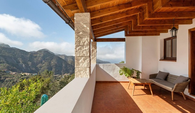 Vacation Home 'Amelia House' with Sea View, Private Terrace and Wi-Fi in Roque Negro