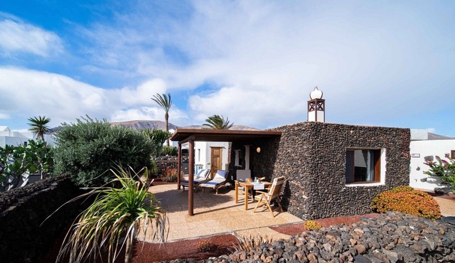Vacation Home 'Casa Margarita 3' with Mountain View, Private Garden & Wi-Fi in Mala