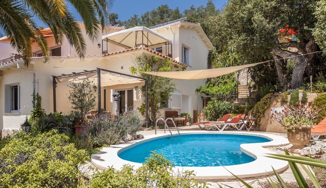 Vacation home with pool+sea view+garden, close to the beach+quiet, WIFI+A/C+sauna in Tossa de Mar