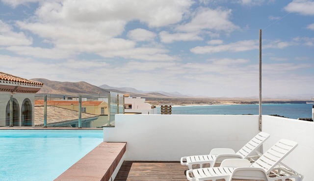 Vacation Studio 'Estudio Vista Mar 5' with Sea View, Shared Pool and Wi-Fi in El Cotillo