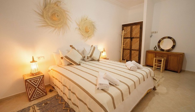Villa-6-bedroom riad with swimming pool, in enchanting Marrakech