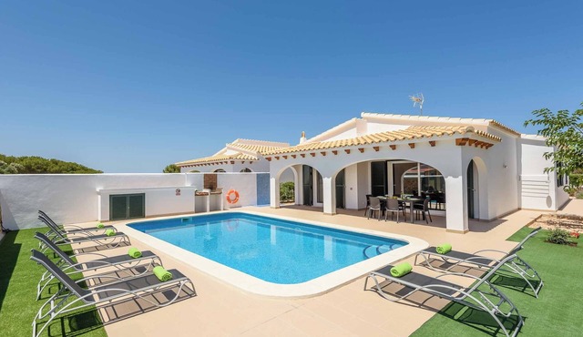 Villa Anabel - Three Bedroom Villa, Sleeps 6 in Es Mercadal