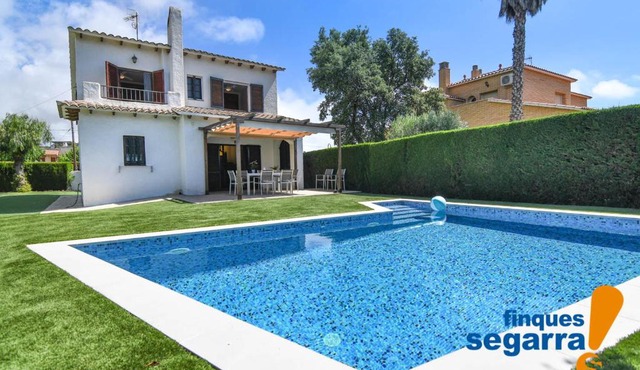 Villa Antonio in Roda de Bará