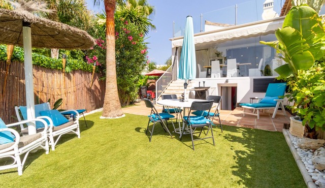 Villa 'Bahia Dorada' 50 m to the Beach with Sea View, Wi-Fi and Air Conditioning in Bahía Dorada