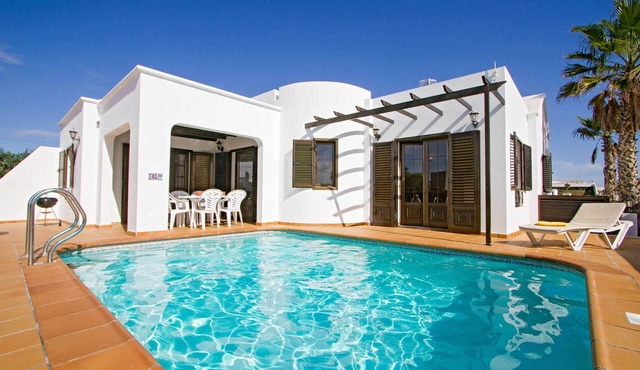 Villa Benjamin - Five Bedroom Villa, Sleeps 10 in Tías