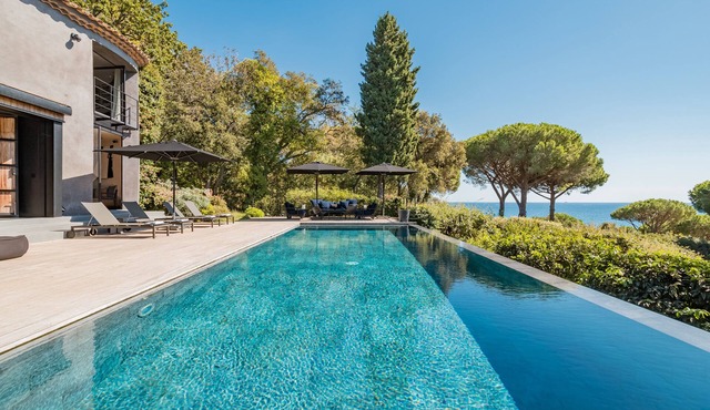 Villa Cape Cod, Luxury beachfront property in La Croix-Valmer